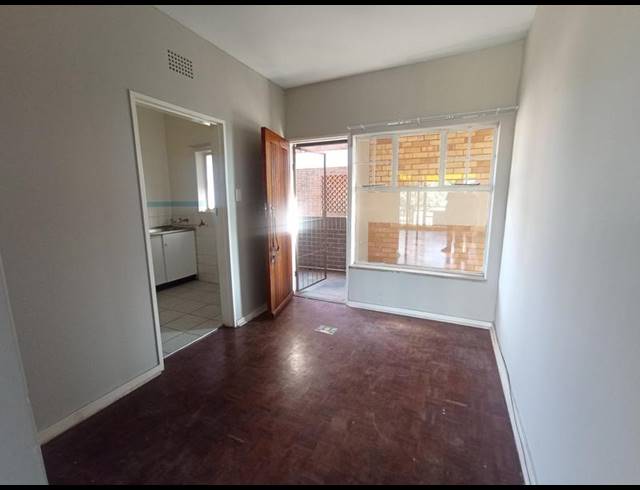 1 BEDROOM PROPERTY TO RENT IN FLORIDA LAKE